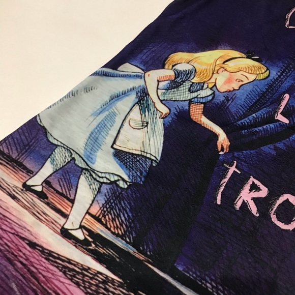 Disney Alice in Wonderland Tank and 2 Tsum Tsum Characters - Picture 4 of 11